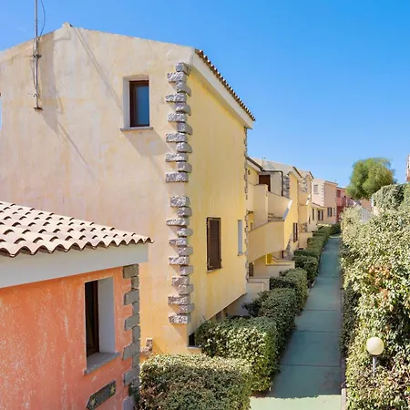 With Swimming-pool In Badesi, With Air Conditioning And Private Outdoor Area 3*