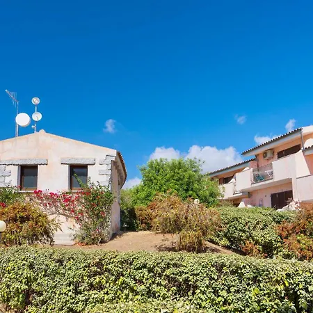 With Swimming-pool In Badesi, With Air Conditioning And Private Outdoor Area 3*